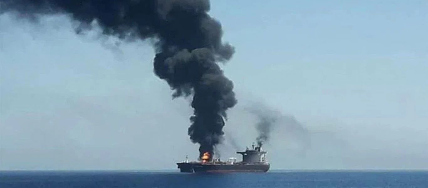 Τώρα το Ιράν αρνείται ότι το τάνκερ του κτυπήθηκε από πυραύλους αλλά οι τιμές του πετρελαίου ανέβηκαν